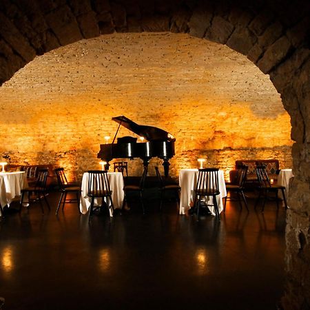 Kings Head Hotel Сайренстер Экстерьер фото