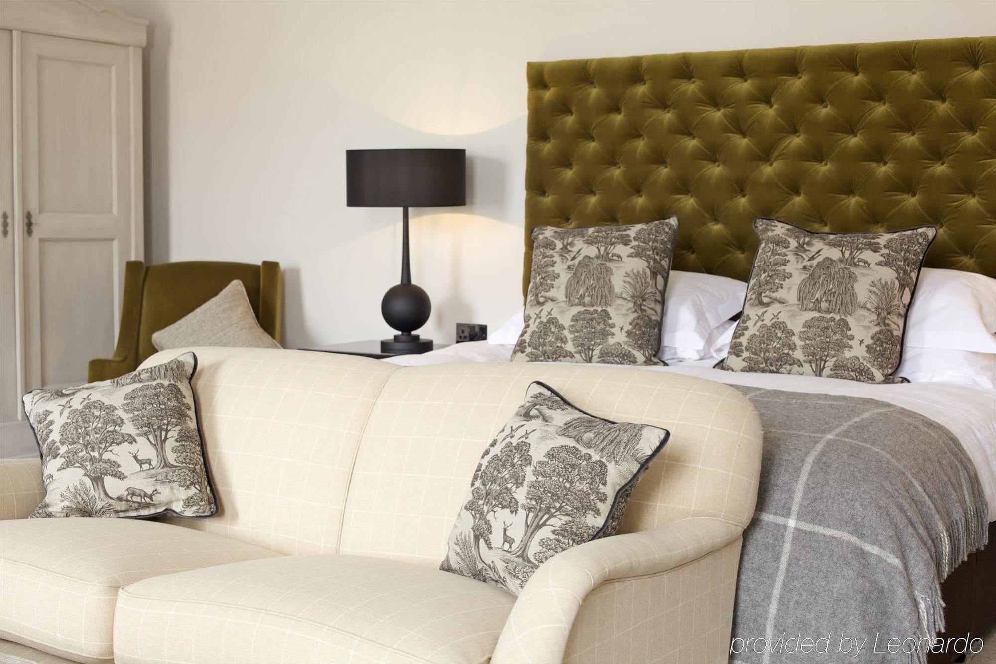 Kings Head Hotel Сайренстер Экстерьер фото
