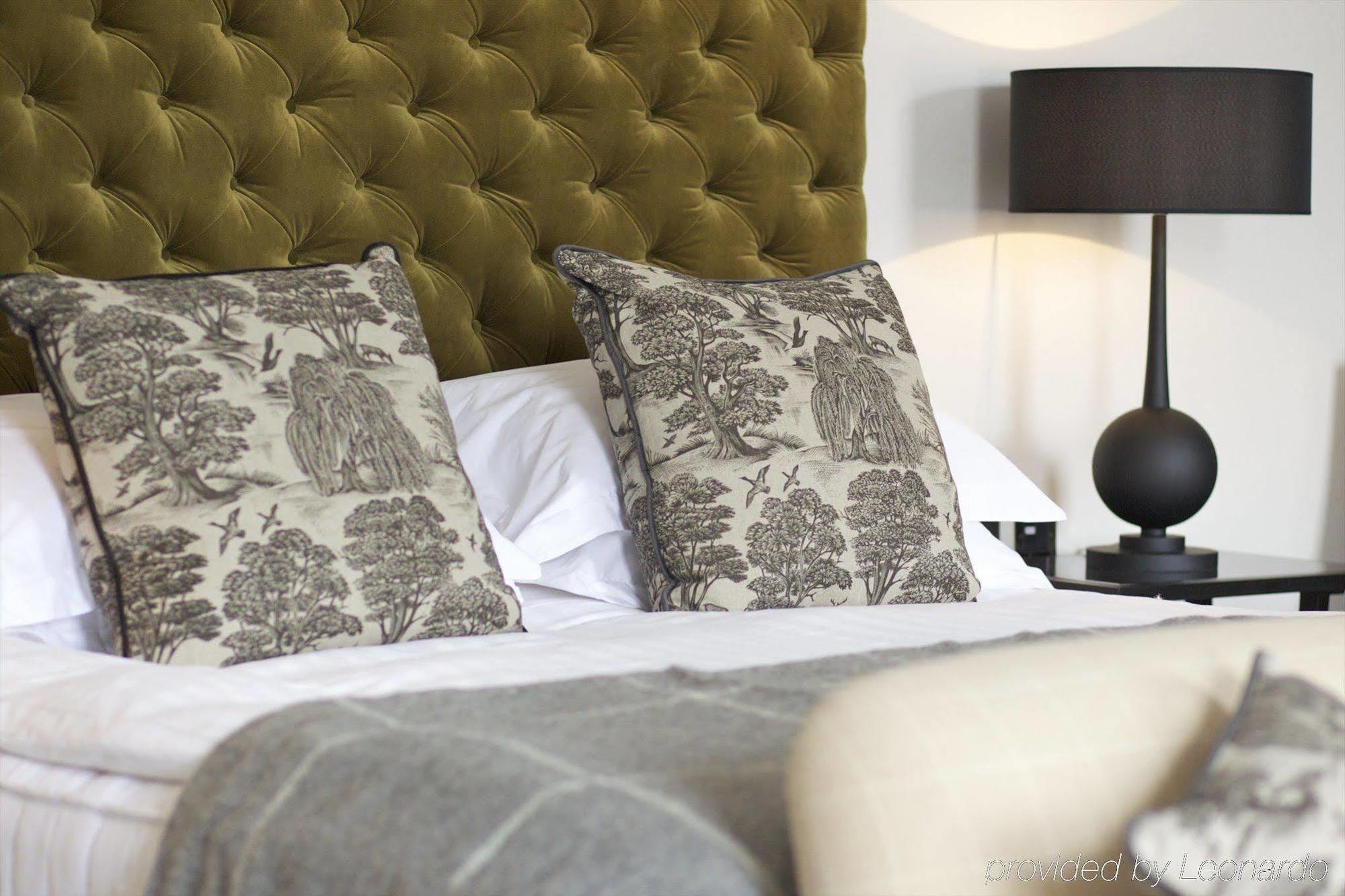 Kings Head Hotel Сайренстер Экстерьер фото