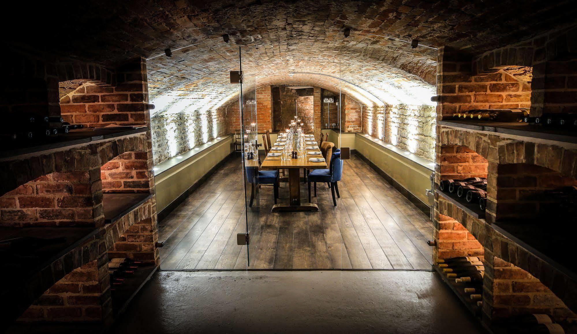 Kings Head Hotel Сайренстер Экстерьер фото