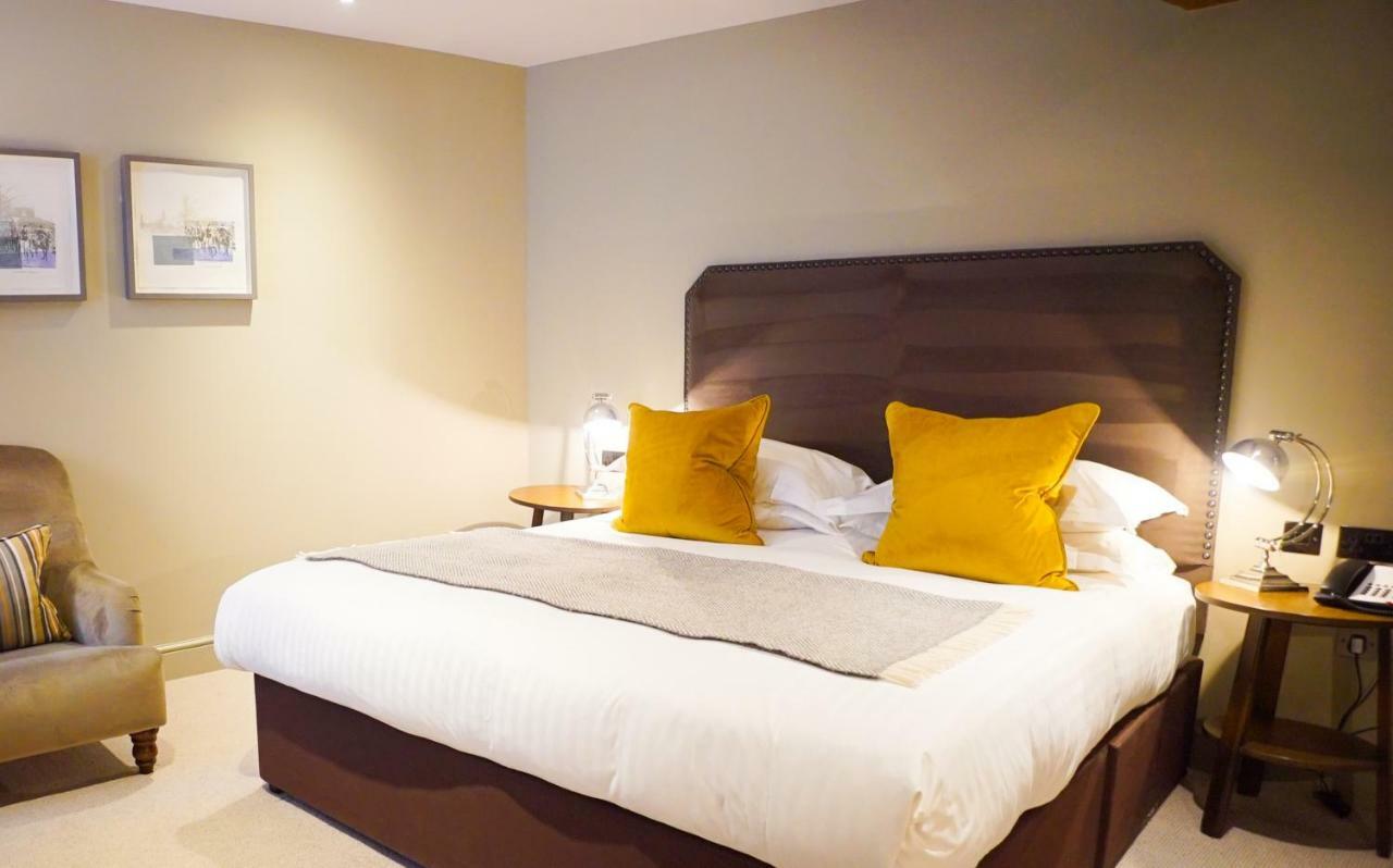Kings Head Hotel Сайренстер Экстерьер фото